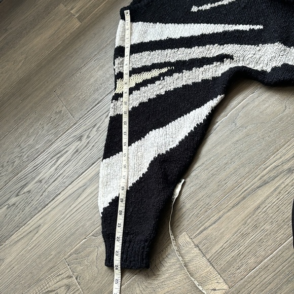 🔥Andolini for Tamra🔥 | Black and white vintage knit sweater - Picture 9 of 10